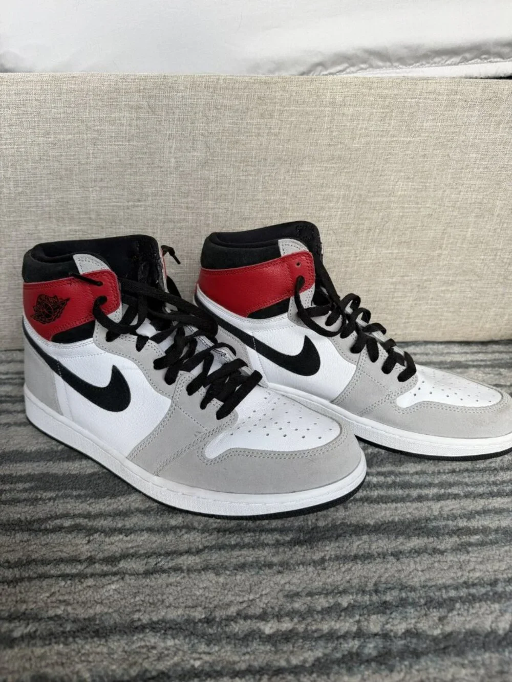 Air Jordan 1 Retro High OG Light Smoke Grey Size 12 Worn Once 555088-126